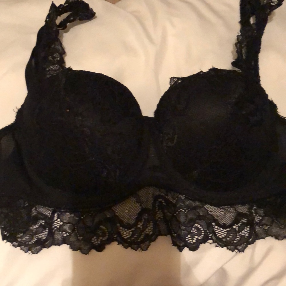 Women’s laced bra
